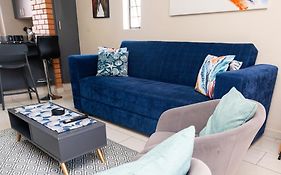 Modern 2 Bedroom At Waterfall Ridge-Midrand